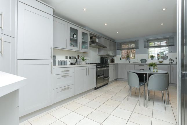 129, Sweet Bay Crescent, Kent photo 2