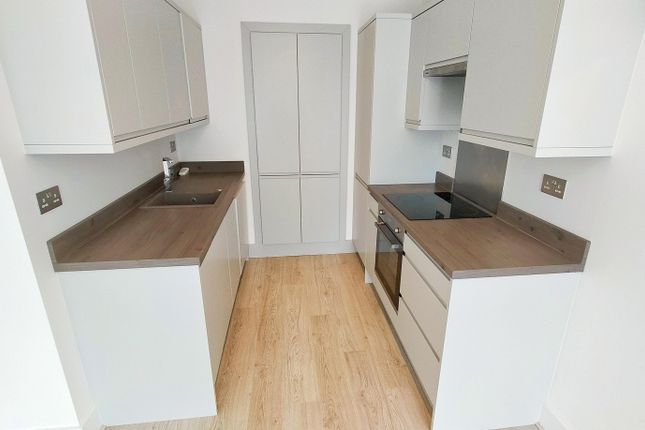 Flat to rent in Station Parade, Letchworth Garden City