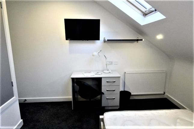 Terraced house to rent in Oxford Street, Coventry
