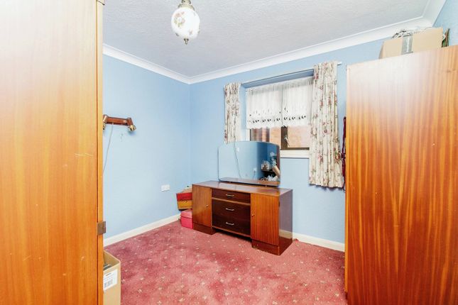 Flat for sale in London Road, Crayford, Dartford