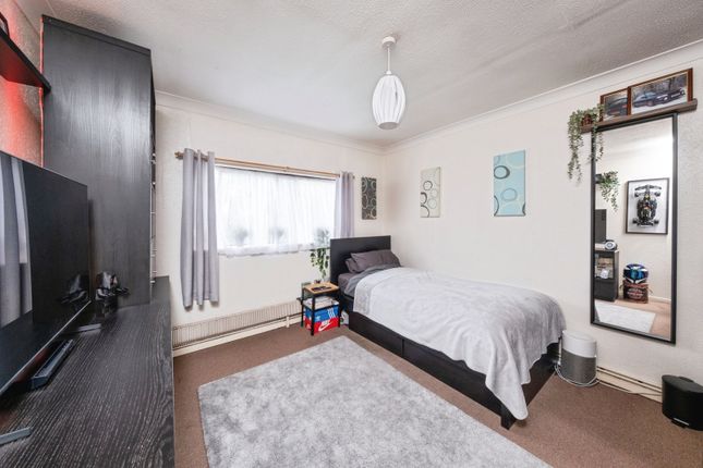 48, Permayne, Milton Keynes photo 4