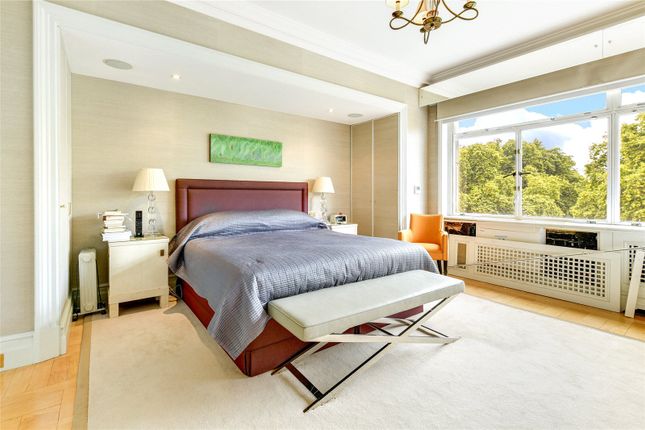 Flat to rent in St. James's Place, St. James's