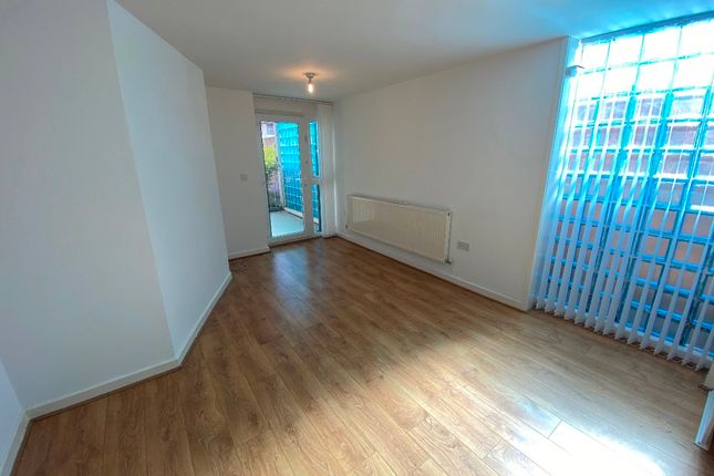 Flat to rent in Roxburgh Street, Bootle, Liverpool