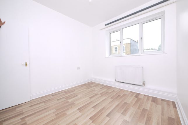 5  Flat 5, Brooksbank Street, London photo 4