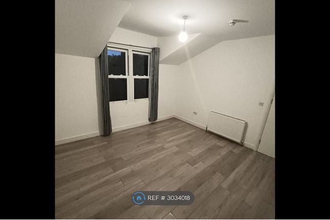 Studio flat on Valley Road, Bromley, £1,200/mo