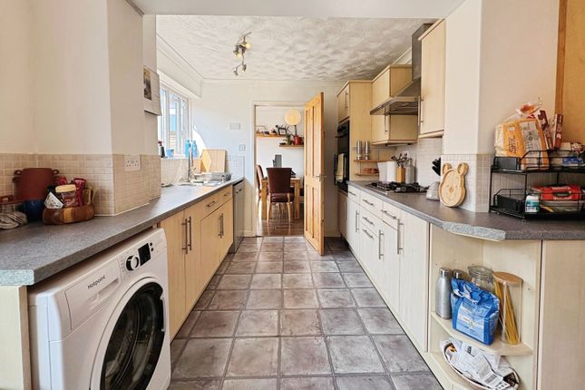 14, Marwin Close, Yeovil photo 3
