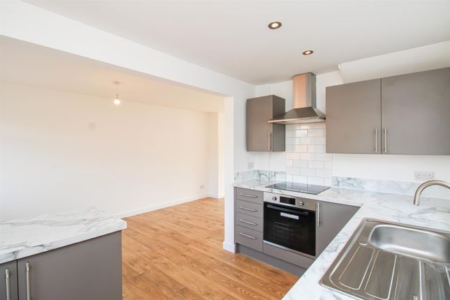 48, Victoria Way, Wakefield photo 4