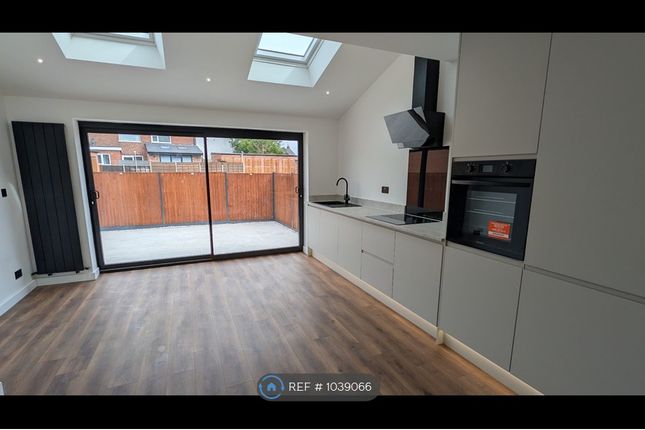 Meadow St, Stockport photo 2