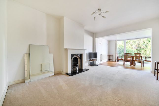 24 Belgrave Crescent, Chichester photo 3
