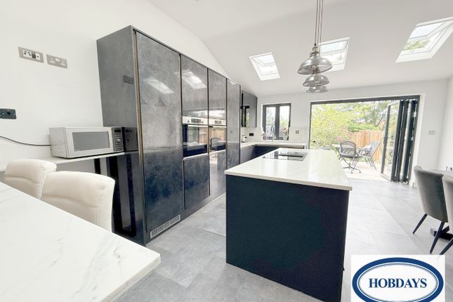 25 Swanley Crescent, Potters Bar, Hertfordshire photo 4