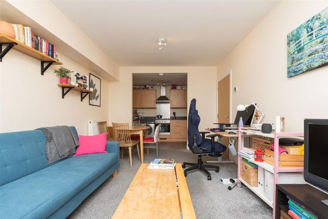 84 Talavera Close, Bristol photo 3