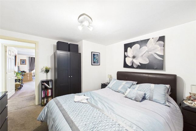MARKETING CARD, 46, Redshank Court, Thatcham photo 4