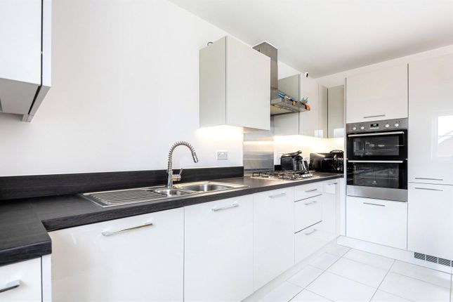 Flat 9 Becketts,, Brookwood Farm Drive, Woking photo 4