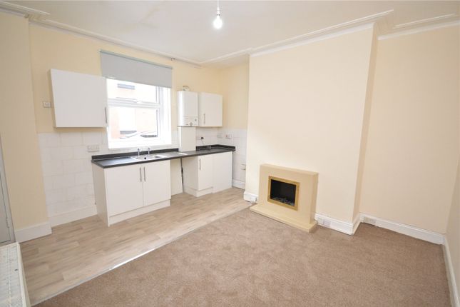 27, Recreation Crescent, West Yorkshire photo 2