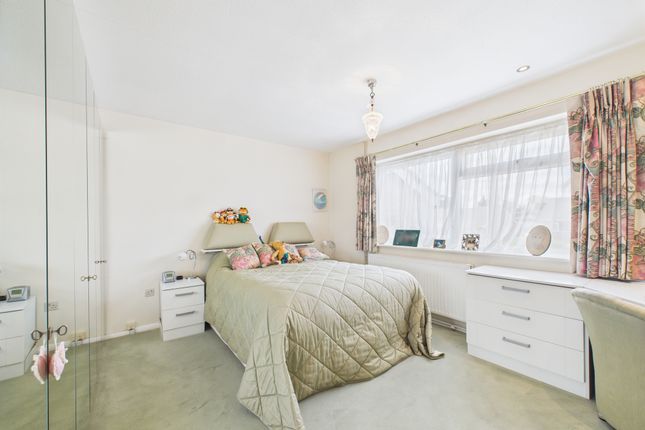 10 Fernside, High Wycombe photo 2