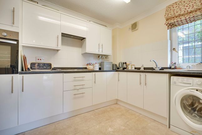 11 Orchard Lea, High Wych Road, Sawbridgeworth photo 2