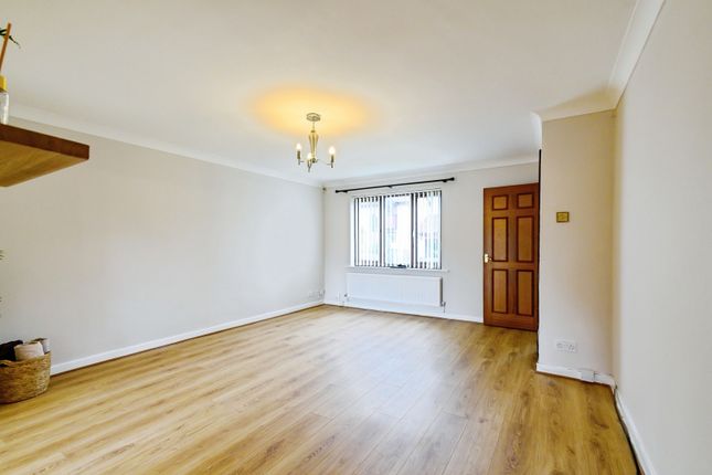 7, Saltram Close, Manchester photo 3