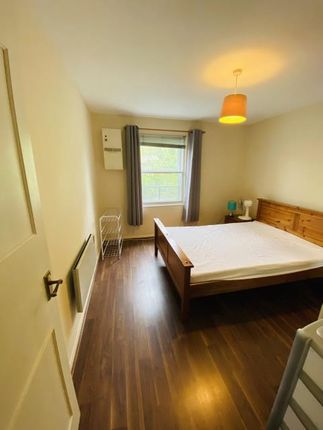 Flat 52 Folly Bridge Court, Shirelake Close, Oxford photo 5