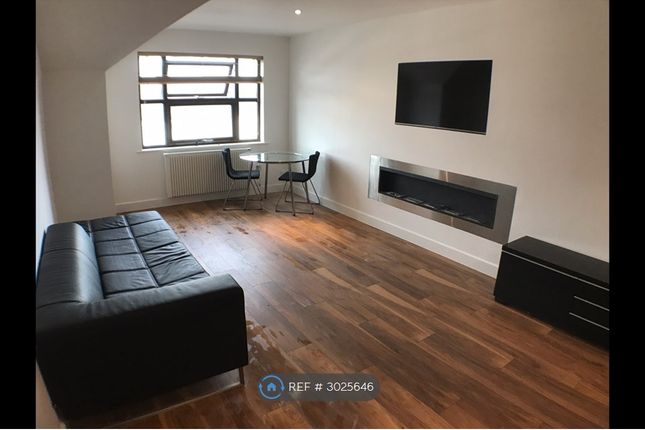 Flat  Kays Court, Nags Head Road, Ponders End, Enfield photo 2