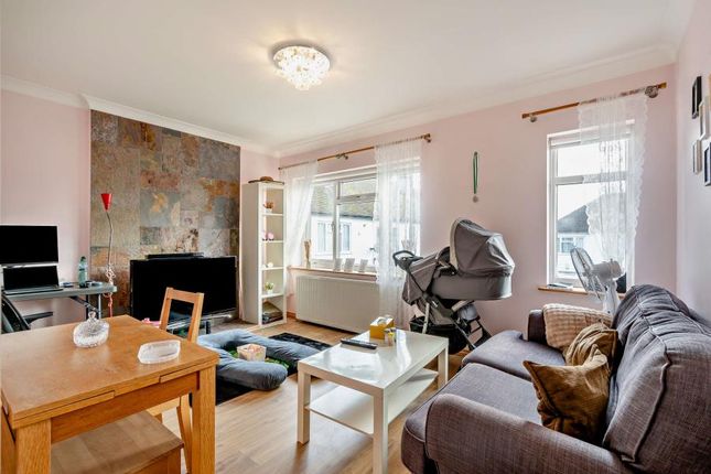 8, Audley Court, Pinner photo 2
