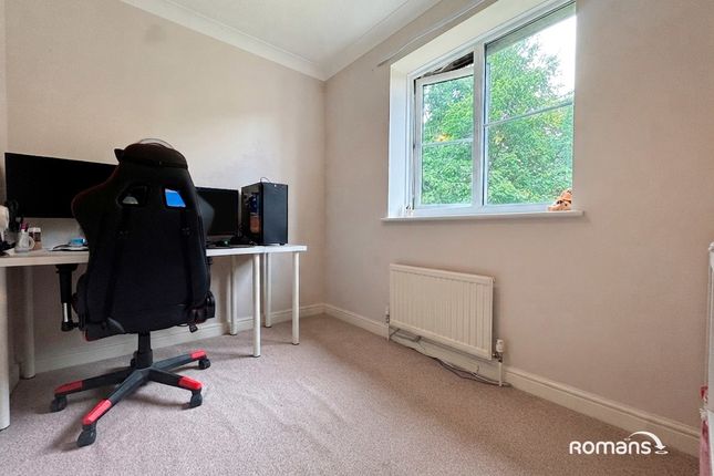 48, Finch Close, Hampshire photo 3
