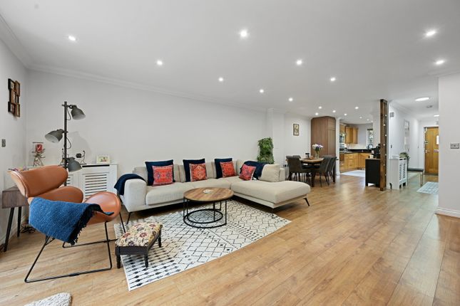 5 Cottage Close, Harrow photo 2