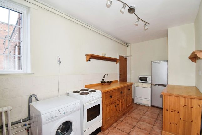 Flat for sale in Stoneygate Court, Leicester