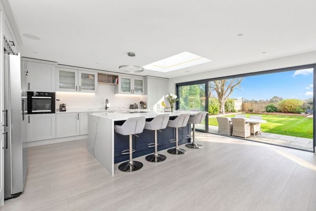 33 Golden Avenue, Littlehampton photo 4