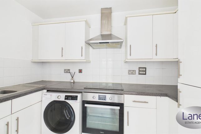 51 Bromley Close, East Road, Harlow photo 3