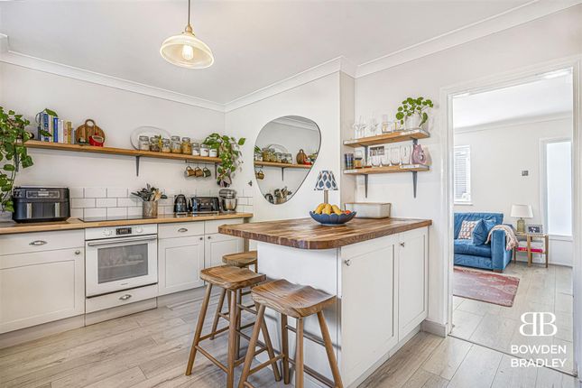 2-bed house on 11 Burrow Road, Chigwell, £400,000