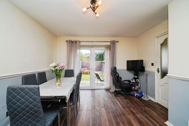 13, Lichfield Close, Merseyside photo 3