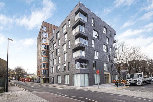 Flat for sale in Old Bethnal Green Road, London
