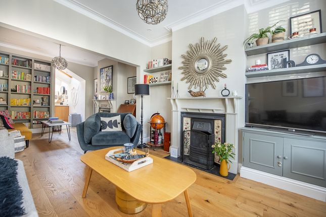 31, Alverstone Avenue, London photo 2