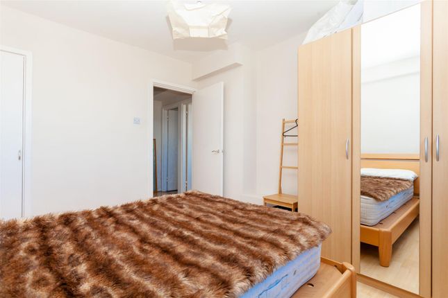 Flat to rent in Tuscan House, Knottisford Street, London