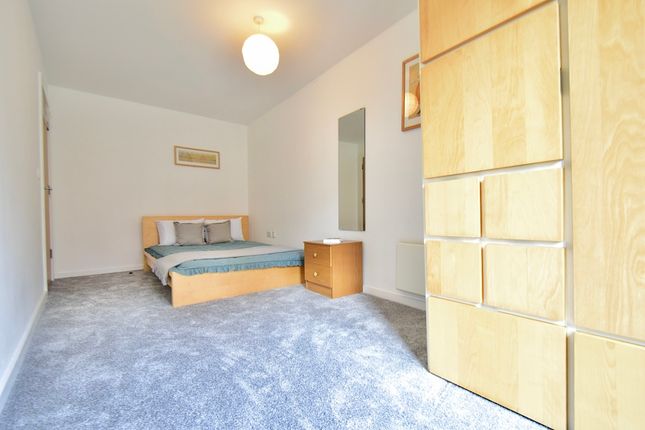 10 Elba, City Island, Leeds photo 4