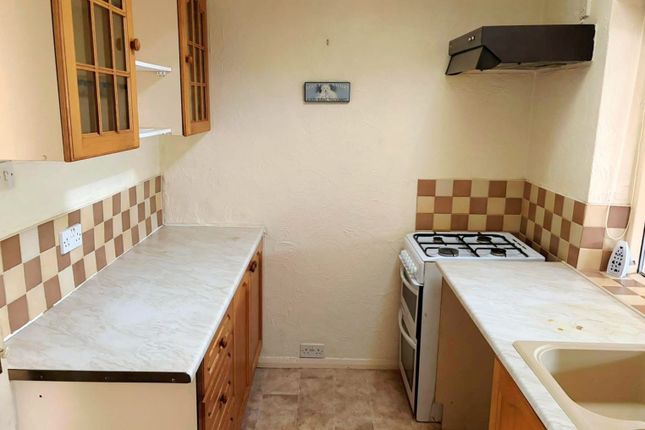 6, Amanda Close, Hull photo 3