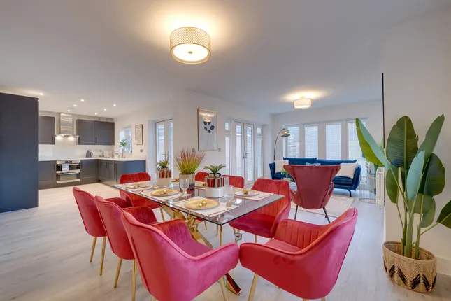 Charles Church - Kenilworth Gate