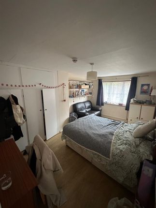 Semi-detached house to rent in Sheepcote Close, Leamington Spa
