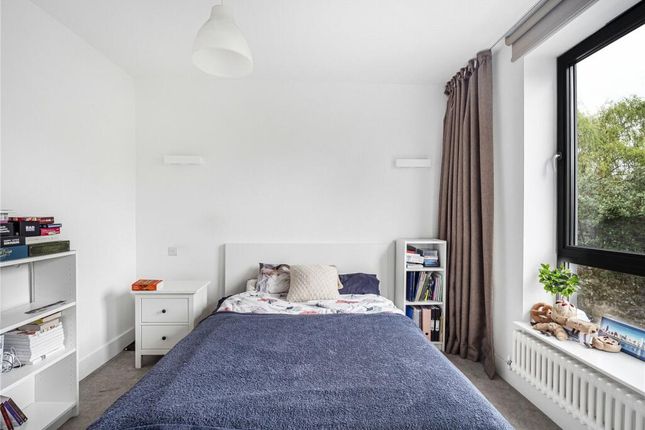 Flat to rent in Balfour Lofts, Elephant &amp; Castle