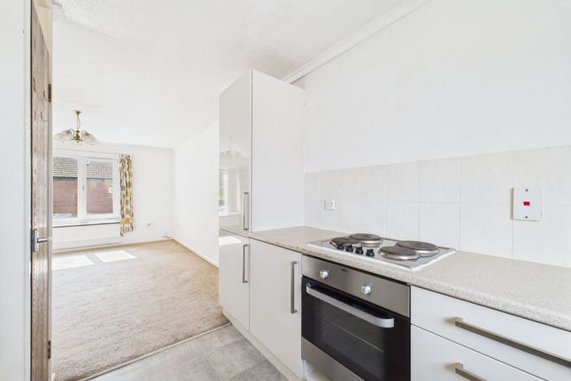 16 Bruce Close, Nottingham photo 5