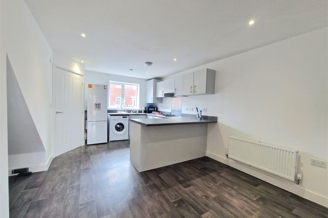 2, Blue Rock Drive, Aylesbury photo 3