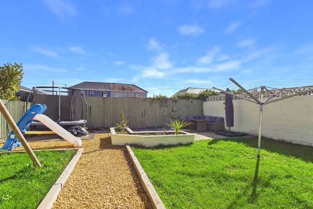 59, Glyndwr Avenue, St. Athan, CF62 photo 2