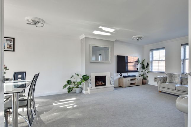 30, Guelder Rose, Essex, CM6 1XF photo 2