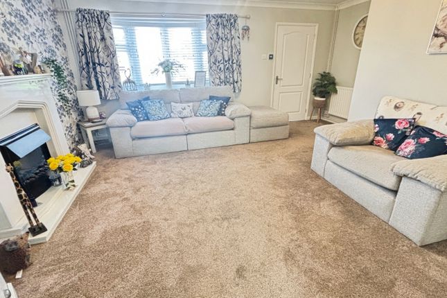 16, Syston Grove, Lincoln photo 2