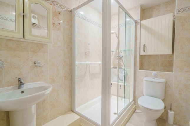 25 The Quadrangle, Kings End, Bicester photo 4