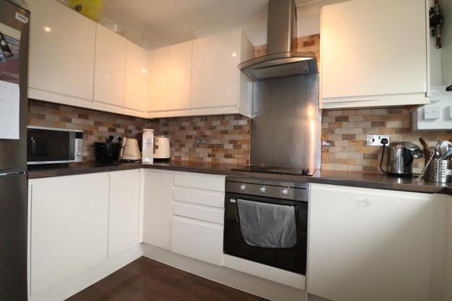 10 Gorse walk, Gorse Walk, Hazlemere photo 3