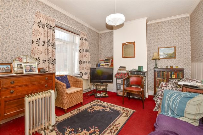 The Crescent, Leatherhead photo 3