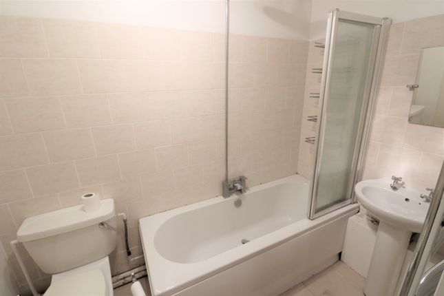 Flat 3, Lownds Court, Bromley photo 5