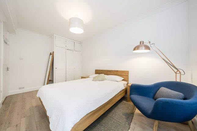 Flat for sale in Churchway, London