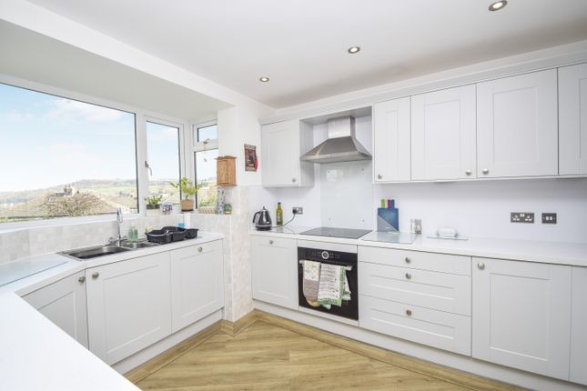 8, Fellwood Close, Keighley photo 3